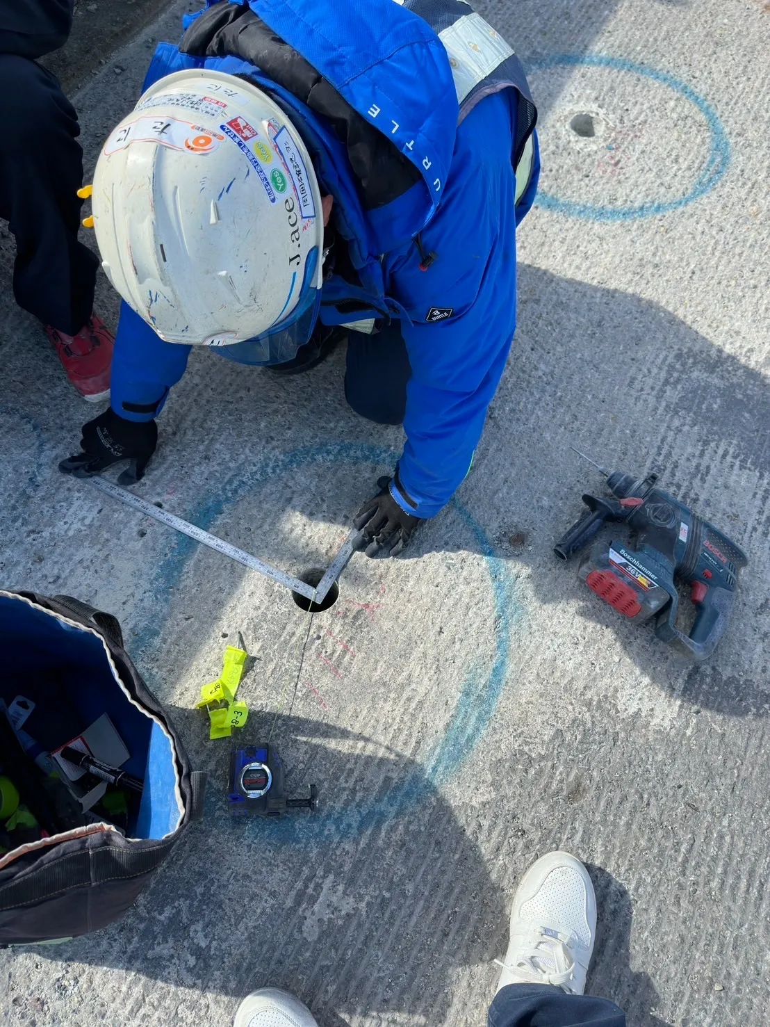 コア穴の調査業務を行いました